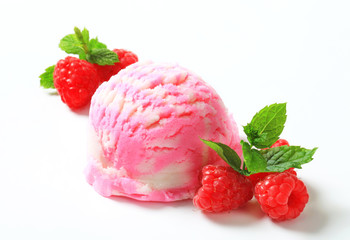 Raspberry ice cream