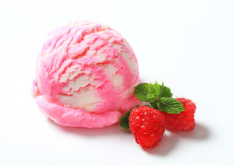 Raspberry ice cream