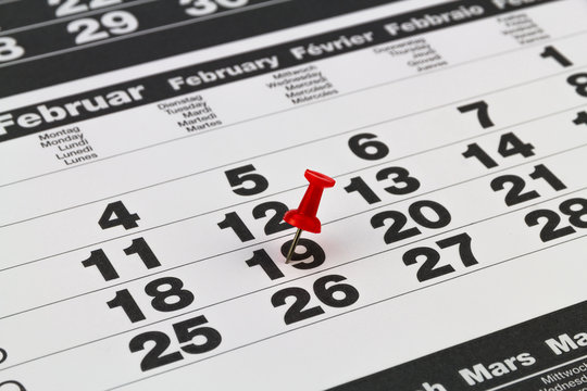 Kalender mit roten Pin - Termin
