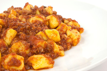particolare del gnocco al ragù