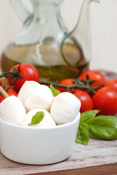 Mozzarella, tomatoes, basil and olive oil, ingredients