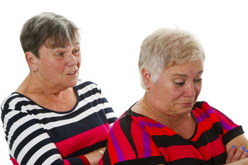 Streitende Seniorinnen