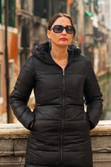 Obraz premium Young brunette woman with sunglasses on bridge in Venice. Italy.