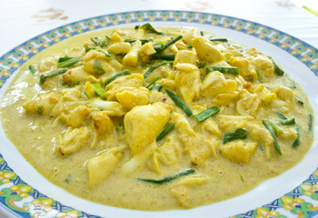 Stir-fried crab with curry powder.