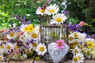 Herzlicher Geburtstagsgruß mit Wiesenblumen