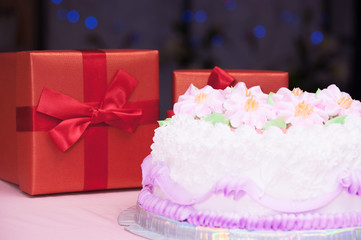 Obraz na płótnie Canvas birthday cake and present box