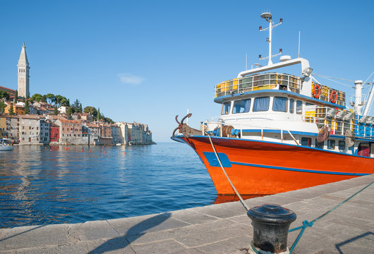 Blick auf die bekannte Altstadt von Rovinj in Istrien