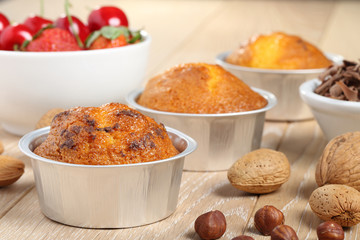 dessert muffin con cioccolato frutta e nocciole