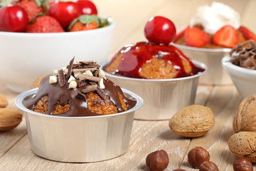 dessert muffin con cioccolato frutta e nocciole