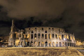 Fototapeta premium The Colosseum by night