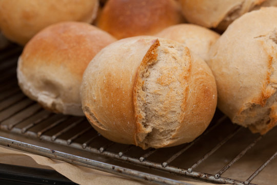 Selbstgebackene Br&ouml;tchen
