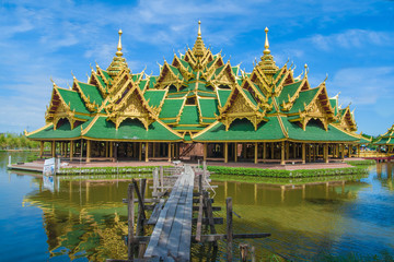 Naklejka premium Ancient city