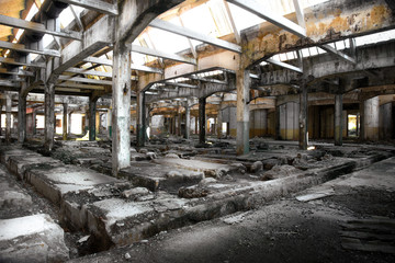 interno di fabbrica in rovina