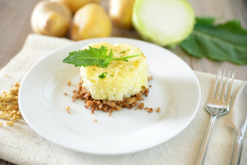 Türmchen aus Sojahack,Kohlrabi und Kartoffelstampf