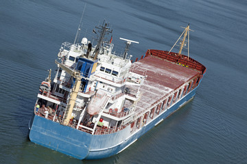 Frachtschiff auf dem Nord-Ostsee-Kanal in Kiel, Deutschland