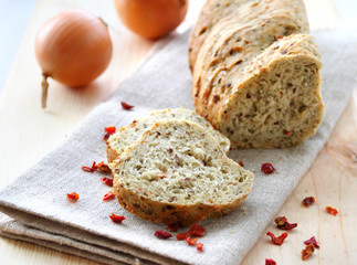 Bread with onion, paprika, cumin and dill