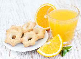 Orange juice and cookies