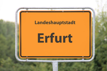 Ein Ortseingangsschild Erfurt