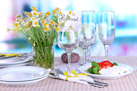 Table setting with chamomiles