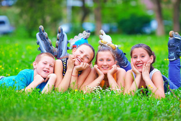 happy teenage friends having fun in spring park © Olesia Bilkei