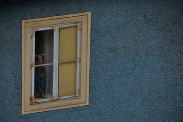 Obraz premium figur in fenster