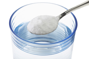 Spoon of baking soda over glass of water - 52916675