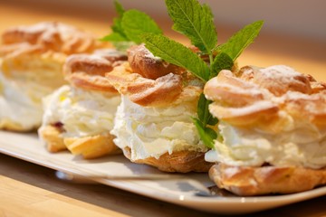 Windbeutel mit Schlagsahne 7