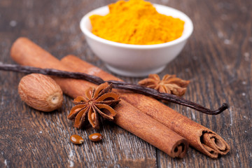 anise, cinnamon and vanilla pods