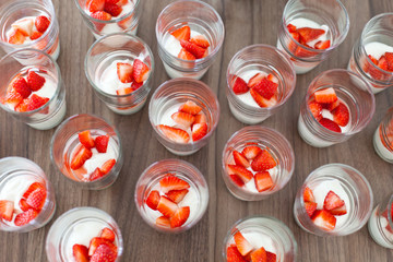 Quark mit Erdbeeren