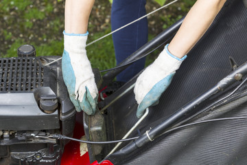 Installing catch bag on lawnmower