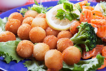 Croquettes with carrot and broccoli