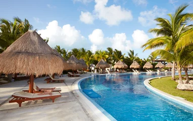 Zelfklevend Fotobehang Swimming pool at caribbean resort. © grinny
