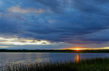 Fototapeta na wymiar Sunset on the lake taiga
