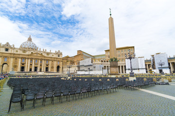 ROME, MAY 10: Tourist in to St. Peter's Square, May 10, 2013 in