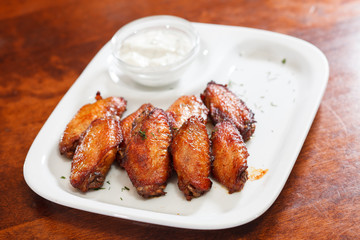 Chicken wings with sauce