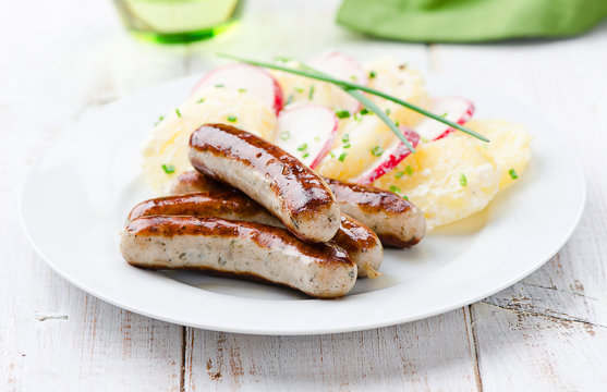 Bratwurst mit Kartoffelsalat