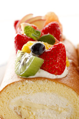 フルーツロールケーキ