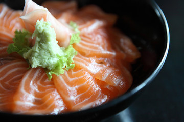 Salmon sushi don