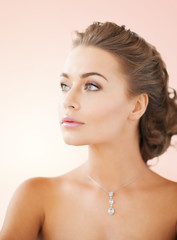 woman wearing shiny diamond necklace