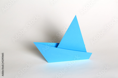 "Origami, Segelboot" Stockfotos und lizenzfreie Bilder auf Fotolia.com