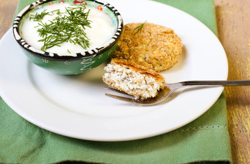 Bran breaded cottage cheese cakes
