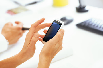Mobiltelefon am Arbeitsplatz