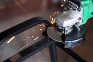 Fototapeta na wymiar sparks while grinding