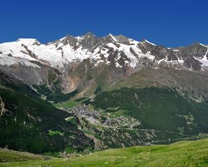 Fototapeta na wymiar view of Saas Fee, Switzerland