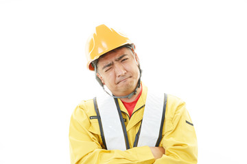 疲れた表情の作業員