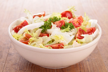 fresh tomato and lettuce salad