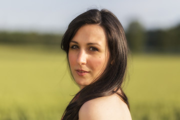 Fototapeta premium Ritratto ragazza nel campo
