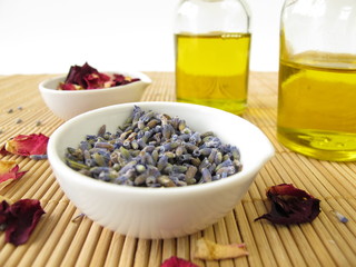 Massageöl mit Lavendel und Rose