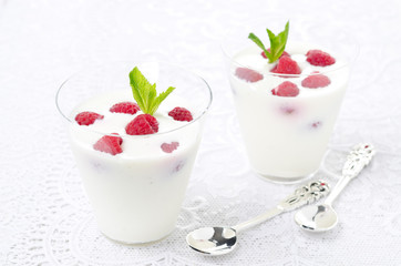 panna cotta with fresh raspberries