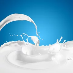 Papier Peint photo autocollant Milk-shake Pouring milk splash